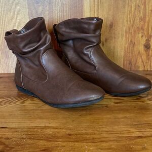 Personal Identity Women’s Brown Ankle Booties size 6 Faux Leather